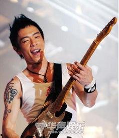 娱乐吃瓜酱黄贯中,娱乐吃瓜酱中的音乐传奇 第3张 娱乐吃瓜酱黄贯中,娱乐吃瓜酱中的音乐传奇 第3张