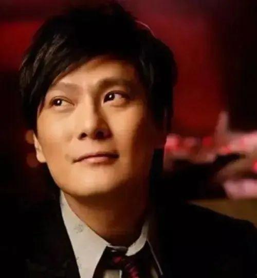 娱乐圈爆料王子,王子恋情曝光，神秘女友身份引热议  第2张